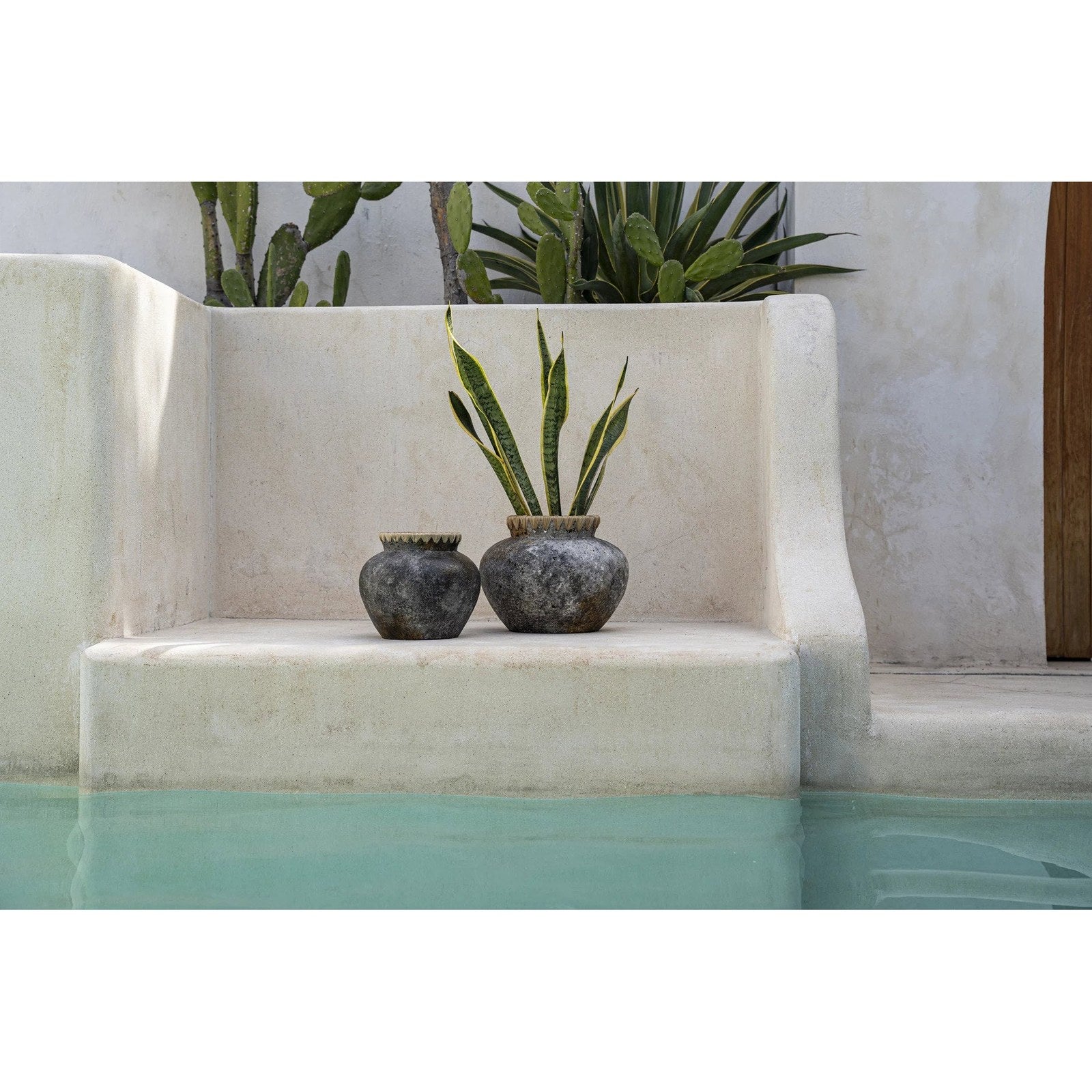 Vase Styly en terre cuite grise et raphia 29 cm, vue 3