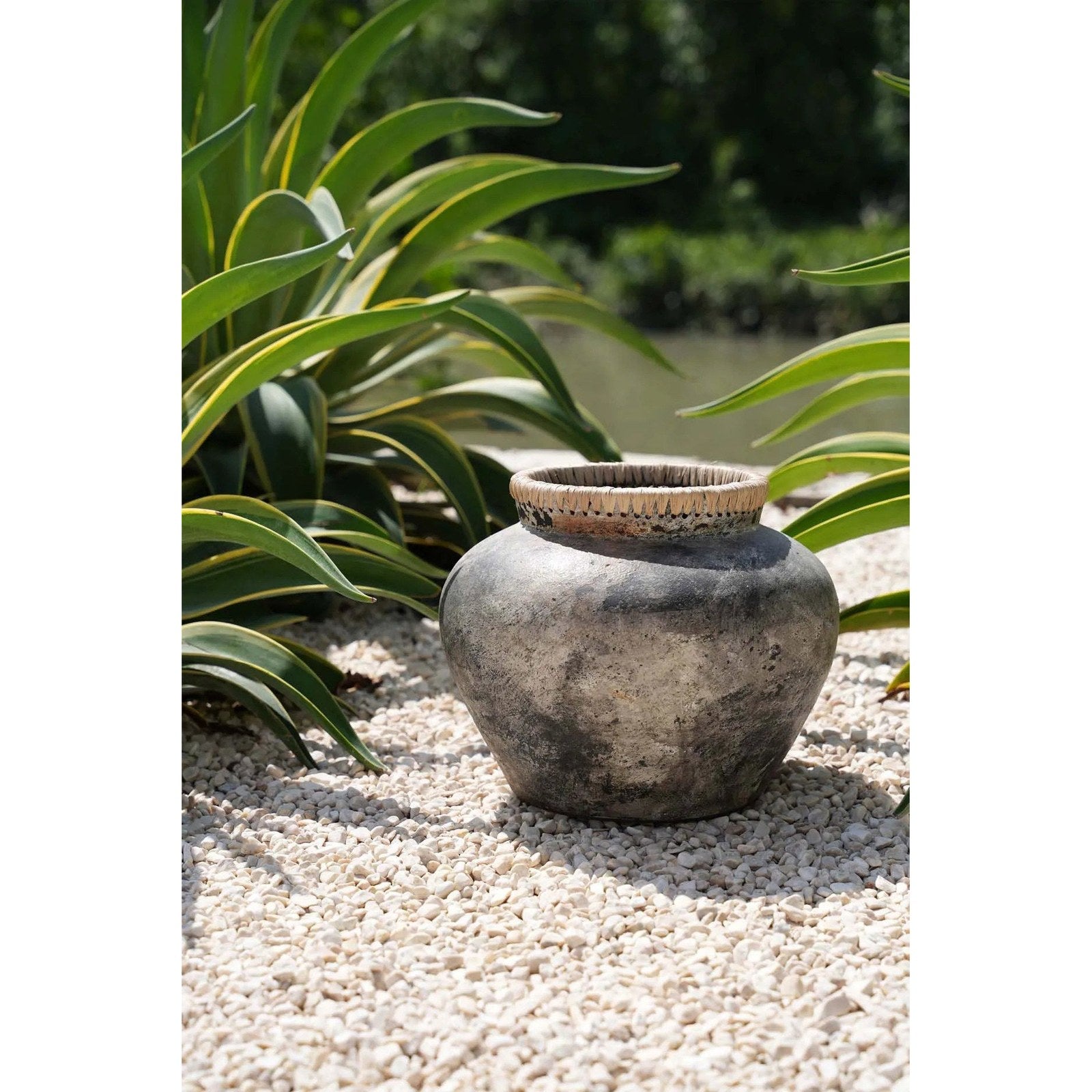 Vase Styly en terre cuite grise et raphia 33 cm, vue 3