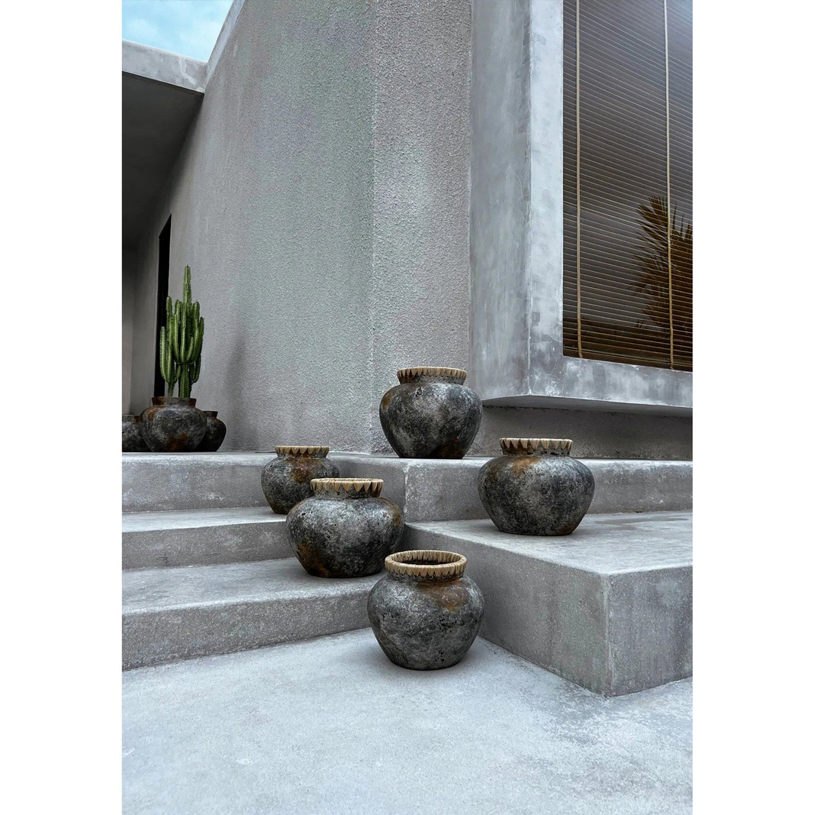 Vase Styly en terre cuite grise et raphia 33 cm, vue 5