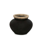 Vase Styly en terre cuite noire et raphia 25 cm