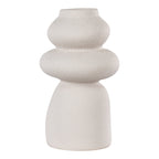Vase totem en grès beige aux volumes arrondis empilés vu de face sur fond blanc
