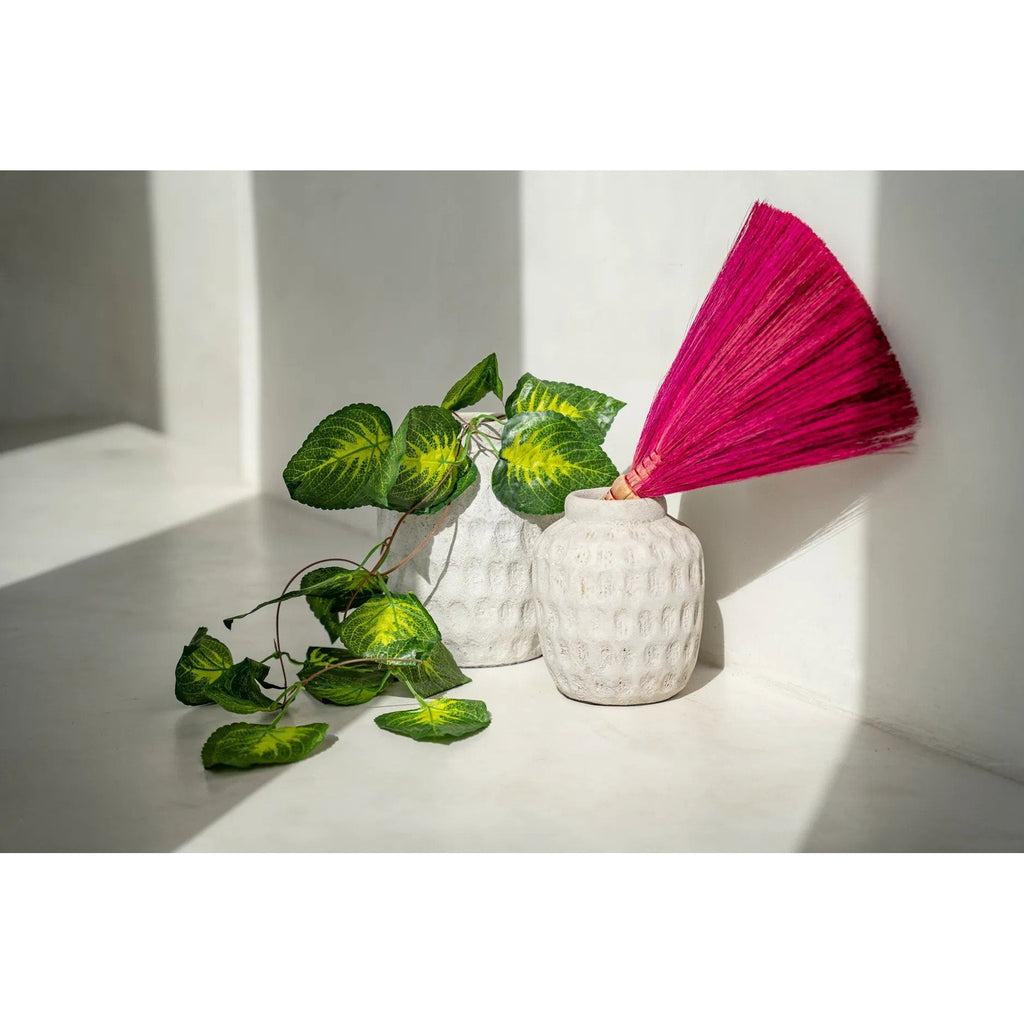 Vase Trendy en terre cuite écrue 22 cm en situation