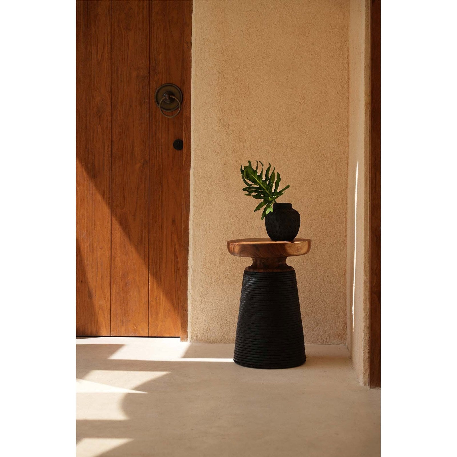 Vase Trendy en terre cuite noire 14 cm en situation