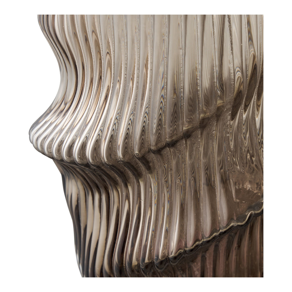 Vase verre soufflé brun fumé détail pincement latéral côtes verticales fluides artisanal