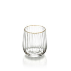 Verre à eau côtelé à liseré doré 10 cm en situation