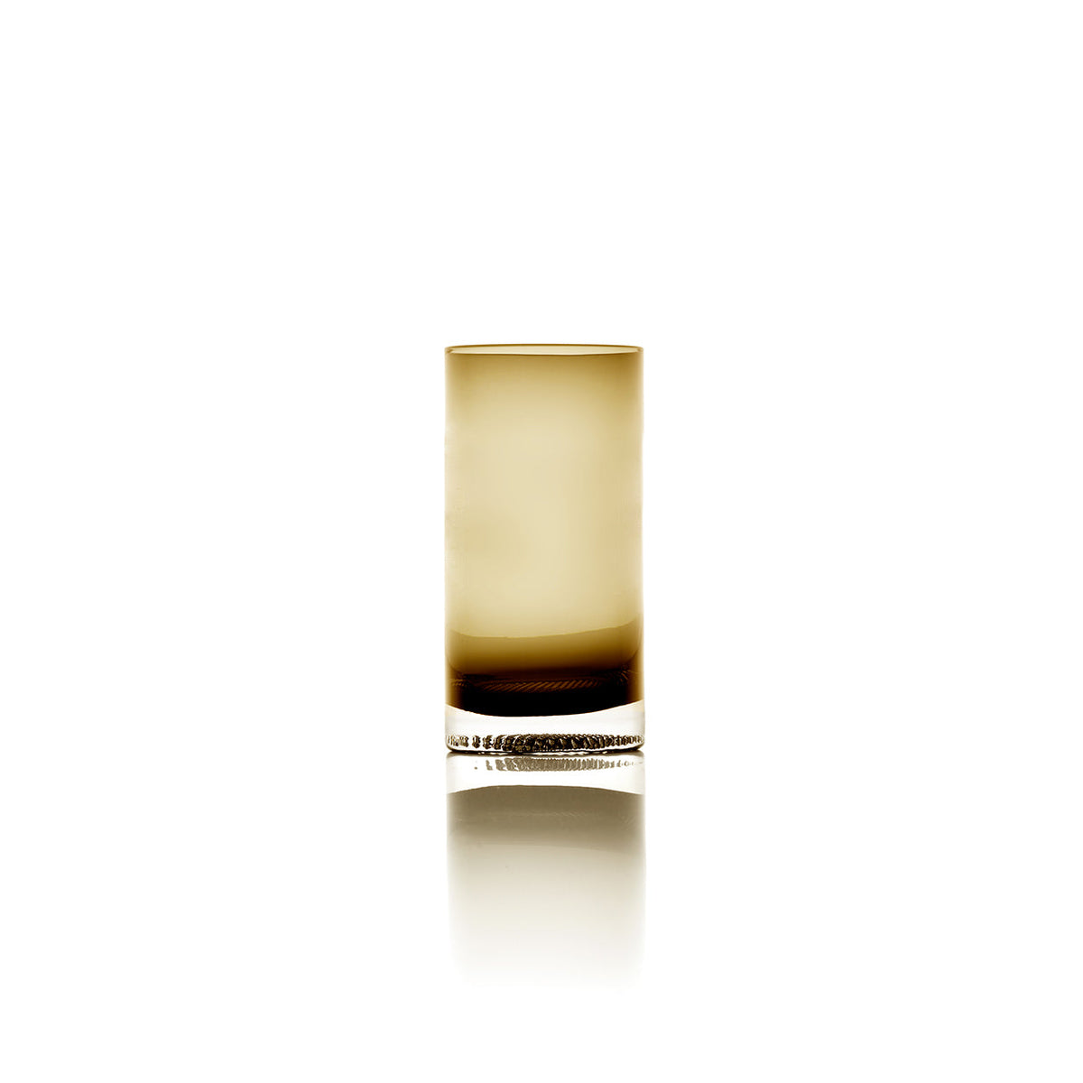 Verre highball ambré sur une base transparente épaisse bordée de perles de verre