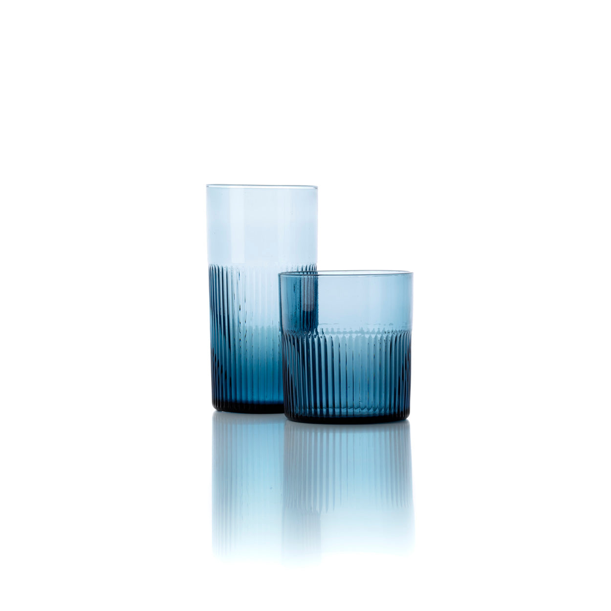 Verre highball cannelé en verre bleu, vue 3