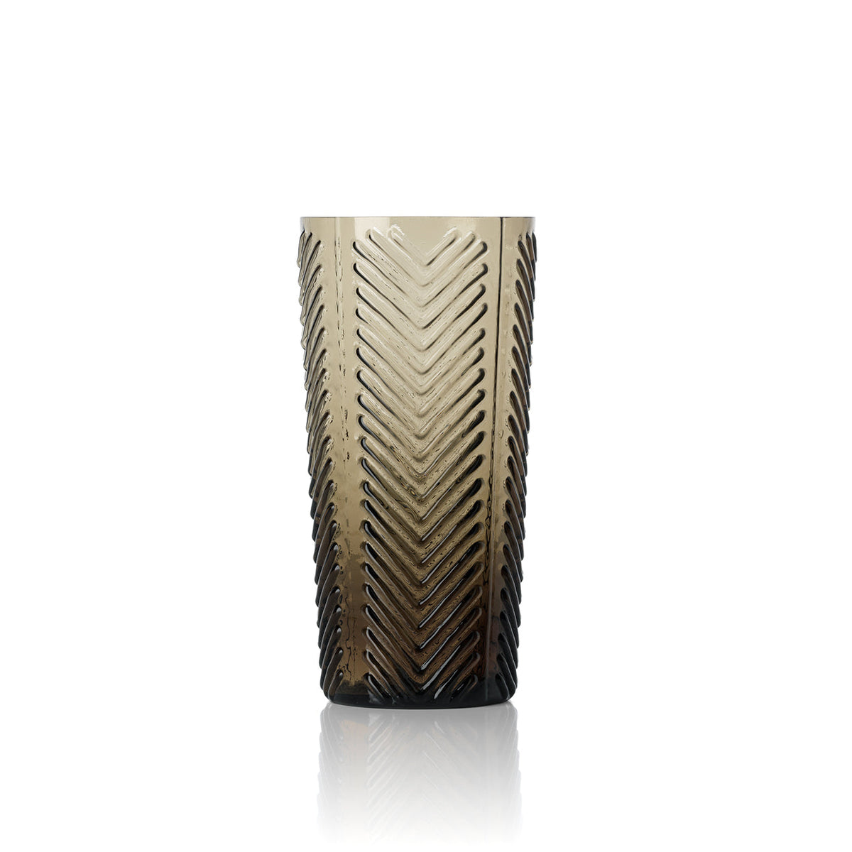 Verre highball fumé à chevrons en relief vu de face