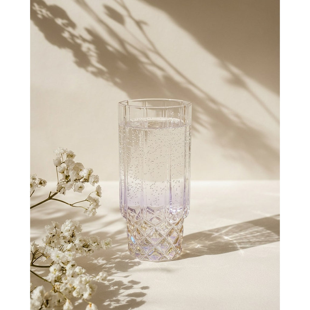 Verre highball à motif losangé irisé 16 cm en situation