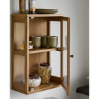 Vitrine murale Zamora chêne porte ouverte cuisine styled bocaux tasses
