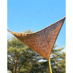 Voile d'ombrage triangulaire en fibre de coco 350 x 350 cm en situation